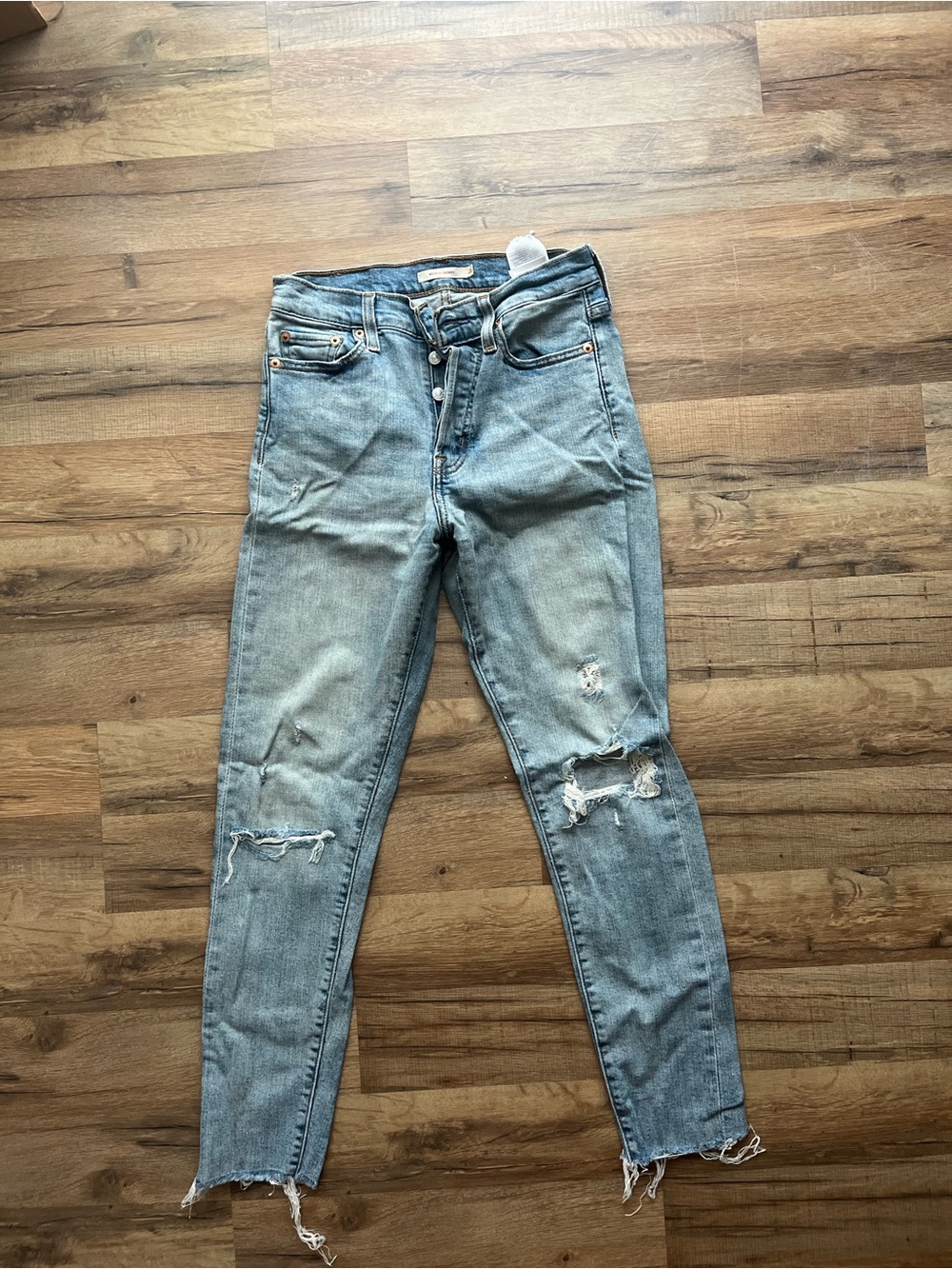 Levi's Light Wash Distressed Women's Skinny Jeans